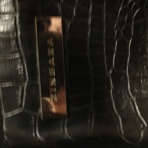 Zingara faux leather pebbled bag with lots of storage - Picture 2 of 16